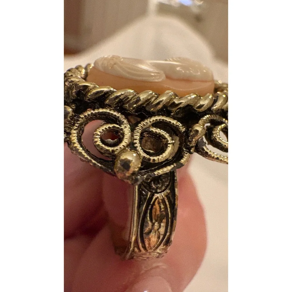 Vintage Cameo Ring Gold Tone Filigree Adjustable Band Peach White Lady Profile